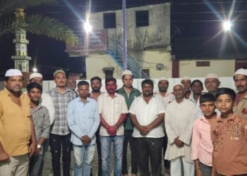 जामा मस्जिद मध्ये नगरसेवक महेश इंगळे यांच्यातर्फे इफ्तार पार्टी संपन्न
