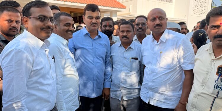 युद्धामुळे बंद केळी निर्यात सुरू करण्यासाठी मायबाप सरकारने पुढाकार घ्यावा