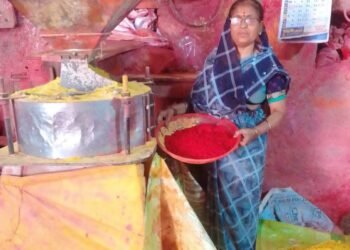 केमच्या वंदना येवले यांच्या जीवनाचा संघर्ष कुंकू व्यवसायात भरारी