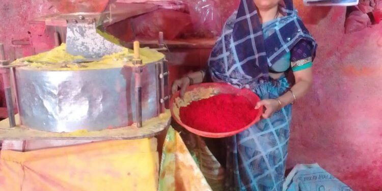 केमच्या वंदना येवले यांच्या जीवनाचा संघर्ष कुंकू व्यवसायात भरारी