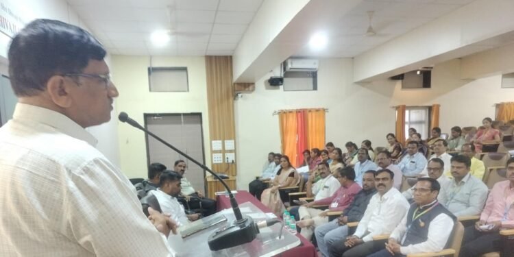 समाजातील संवेदनशीलता हरवत चालली आहे  – जयकुमार शितोळे