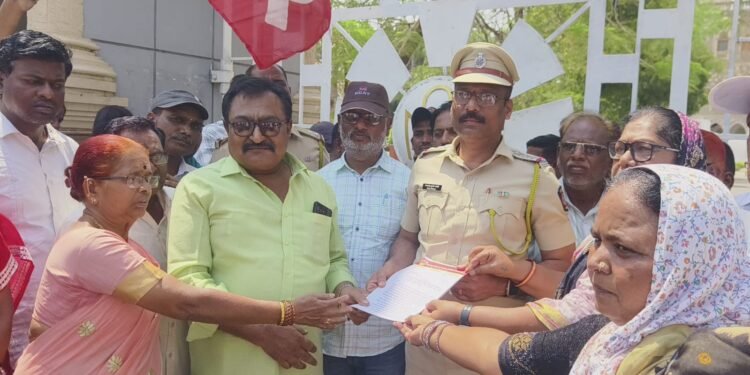 फेरीवाला धोरण अंमलबजावणीसाठी माकपचा मनपावर मोर्चा