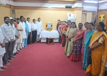 महानगरपालिकेच्या वतीने छत्रपती संभाजी महाराज यांना अभिवादन 