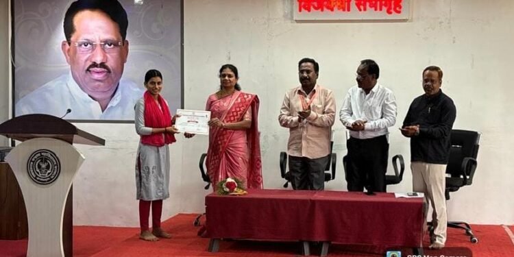 करमाळयात यशवंतराव चव्हाण जयंती निमित्त विविध कार्यक्रमांचे आयोजन