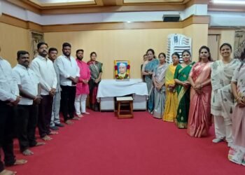 महापालिकेच्या वतीने माजी उपपंतप्रधान यशवंतराव चव्हाण यांना अभिवादन 