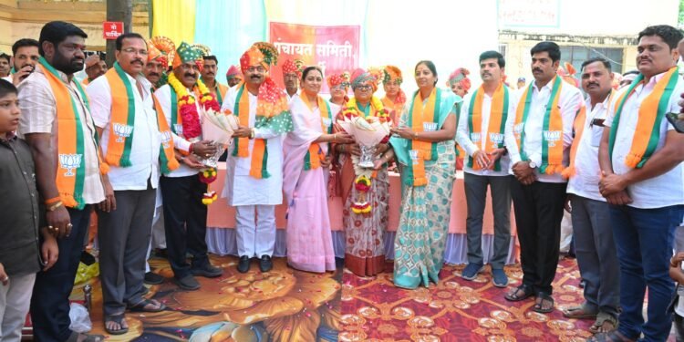 बार्शीत सभापतीपदी मीनाक्षी रोंगे तर उपसभापतीपदी संतोष निंबाळकर