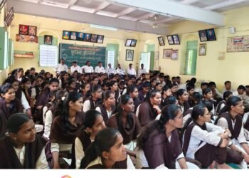 हॉर्वर्ड विद्यापीठात शिक्षण घेणारे डॉ. डिसले यांचे शंकरराव निंबाळकर अध्यापक विद्यालय येथे मार्गदर्शन