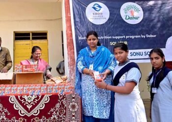 सोनू सूद चॅरिटी फाउंडेशनच्या वर्धापन दिनानिमित्त सोलापुरात शुभेच्छांचा वर्षाव