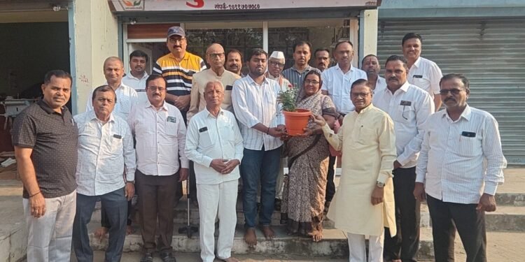 कोरोना काळात आपुलकीची मदत, नोकरी लागल्यानंतर देणगी देवून व्यक्त केली कृतज्ञता