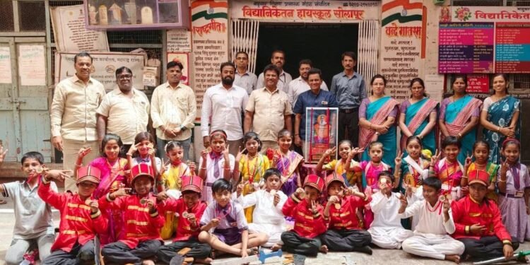 समूहनृत्य स्पर्धेत हिंगुलांबिका प्राथमिक शाळा प्रथम