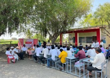 जिल्ह्य परिषद शाळांना विरबॅक  ॲनिमल हेल्थ कंपनीतर्फे शंभर बेंचेस