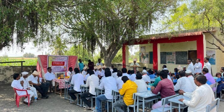 जिल्ह्य परिषद शाळांना विरबॅक  ॲनिमल हेल्थ कंपनीतर्फे शंभर बेंचेस