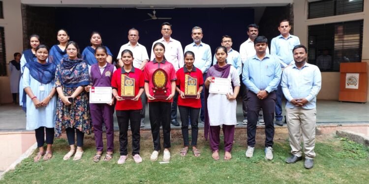 राज्यस्तरीय अॅथलेटिक्स स्पर्धेत श्री सिद्धेश्वर वूमेन्स पॉलिटेक्निकची दमदार कामगिरी