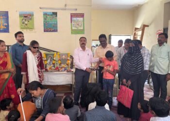 समावेशित शिक्षणांतर्गत विशेष गरजाधिष्ठित विद्यार्थ्यांना साहित्य-साधनांचे वितरण