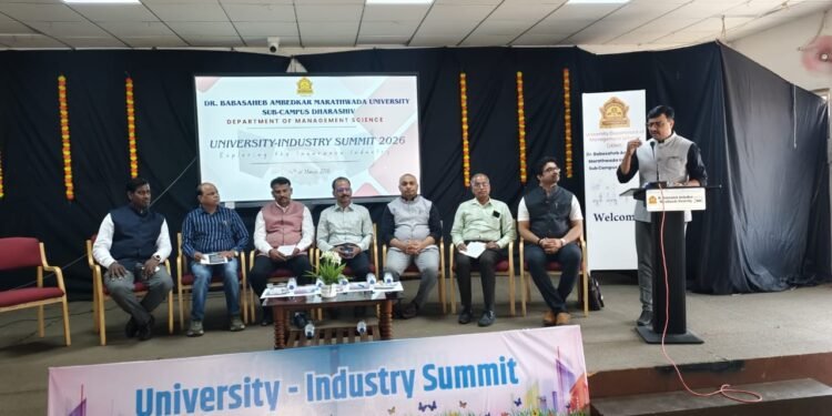विद्यापीठ – उद्योग समिट २०२६ उत्साहात; इन्शुरन्स सेक्टर वरती चर्चा