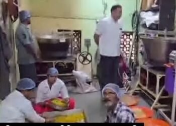 पेढा व्यापाऱ्यांवर आर्थिक संकट; गँस अभावी उत्पादन बंद करण्याची वेळ