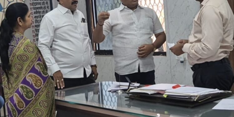 पूररेषेच्या अंतर्गत असणाऱ्या भागातील बांधकामांना परवानगी देण्यास नगर विकास विभागाचा प्रतिबंध