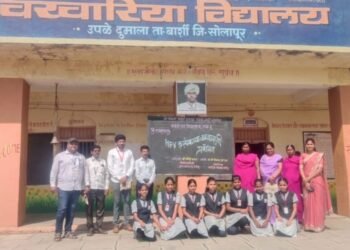 वखारिया विद्यालयात डॉ. गोविंद खरात यांचे विद्यार्थिनींना मार्गदर्शन