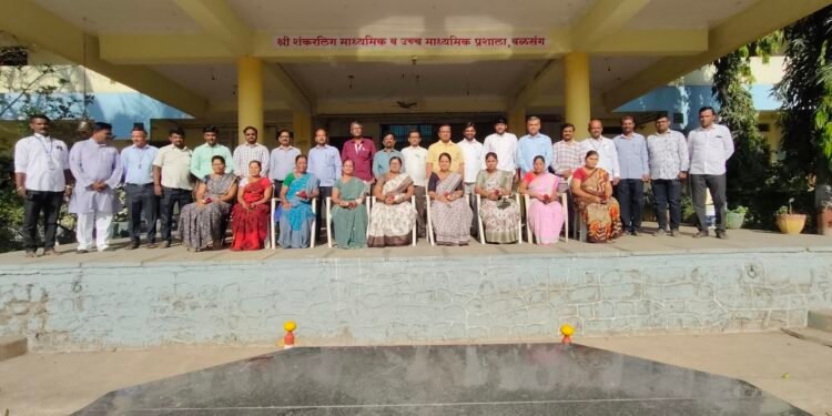 श्री शंकरलिंग प्रशालेत जागतिक महिला दिनानिमित्त महिला कर्मचारिंचा सत्कार