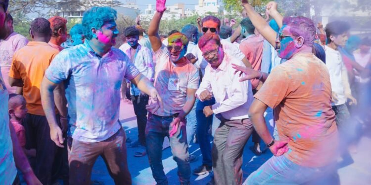 पंढरपूर शहर आणि तालुक्यात रंगपंचमी उत्साहात साजरी