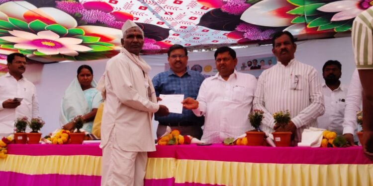 महसूल विभागाकडून 1505 दाखले सेवांचे वितरण