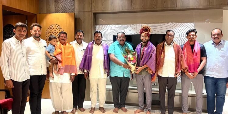 डॉ.विशाल शेवाळे यांचा नागेश फाटे यांच्या हस्ते सन्मान