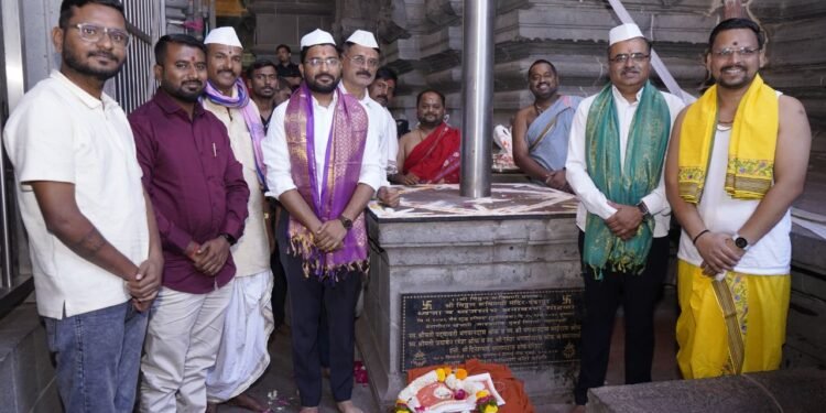 विठ्ठल मंदिरात गुढीपाडव्या निमित्त ध्वजपूजन