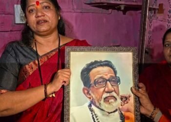 गल्लीतल्या मुलीला दिल्लीपर्यंत नेण्याचं धाडस फक्त एकनाथ शिंदेंच करू शकतात