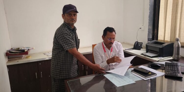 बांधकाम केले असतानाही दोन महिन्यापासून मजुरीच दिली नाही