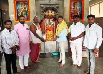 अतिरिक्त आयुक्त मल्लिनाथ जेऊरे यांनी घेतले श्री मशरूम गणपतीचे दर्शन