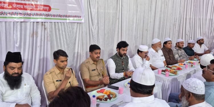 थोरला मंगळवेढा व पंजाब तालीमच्यावतीने रोजा इफ्तार