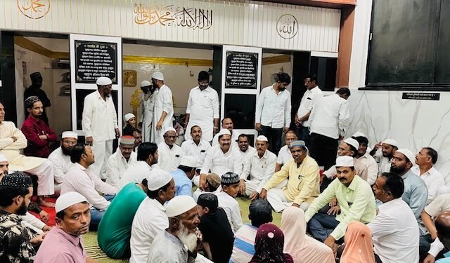 बालाजी पाटील मित्र परिवाराकडून इफ्तार पार्टीचे आयोजन