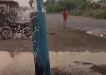 ग्रामपंचायतकडून हलगर्जीपणा, हजारो लिटर पाणी वाया