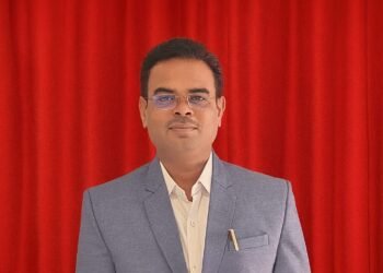 प्रा. डॉ.नवनाथ शिंदे आदर्श शिक्षक पुरस्काराने सन्मानित